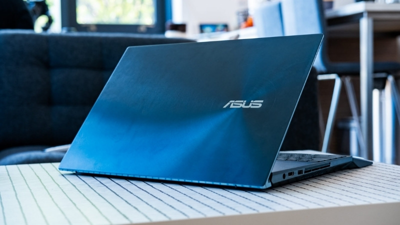 Lịch sử phát triển dòng laptop ASUS bắt đầu từ những năm 1980 khi công ty được thành lập tại Đài Loan