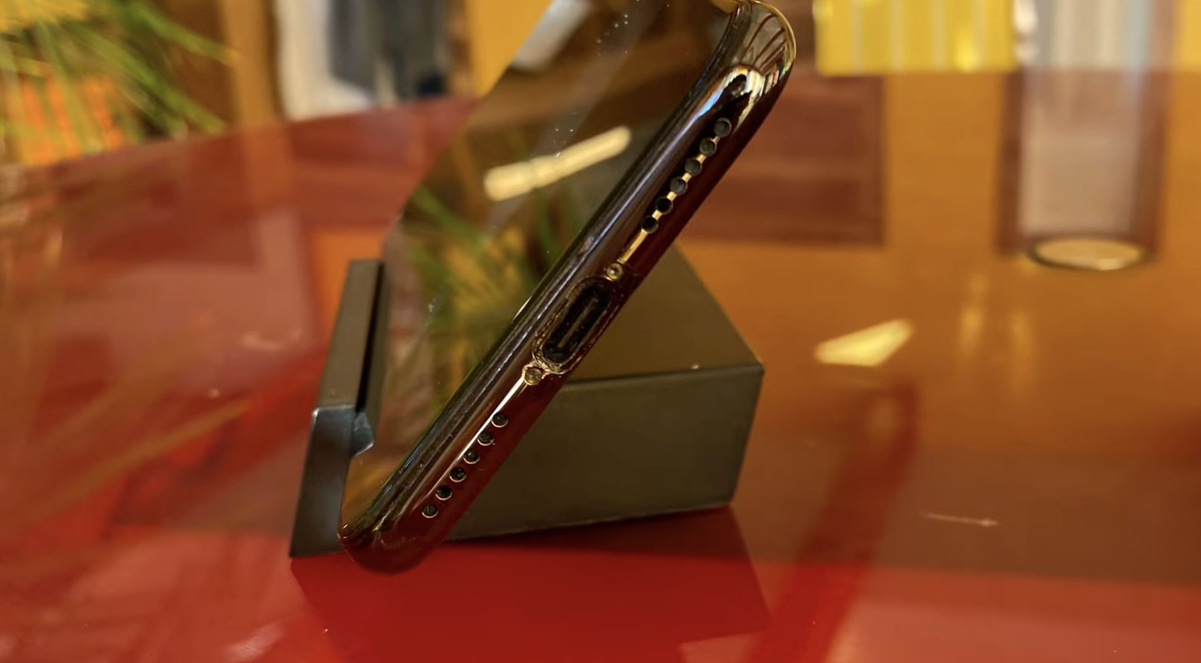 xuat-hien-chiec-iphone-usb-c-thu-hai-them-kha-nang-chong-nuoc-nhung-gia-ban-lai-sut-giam