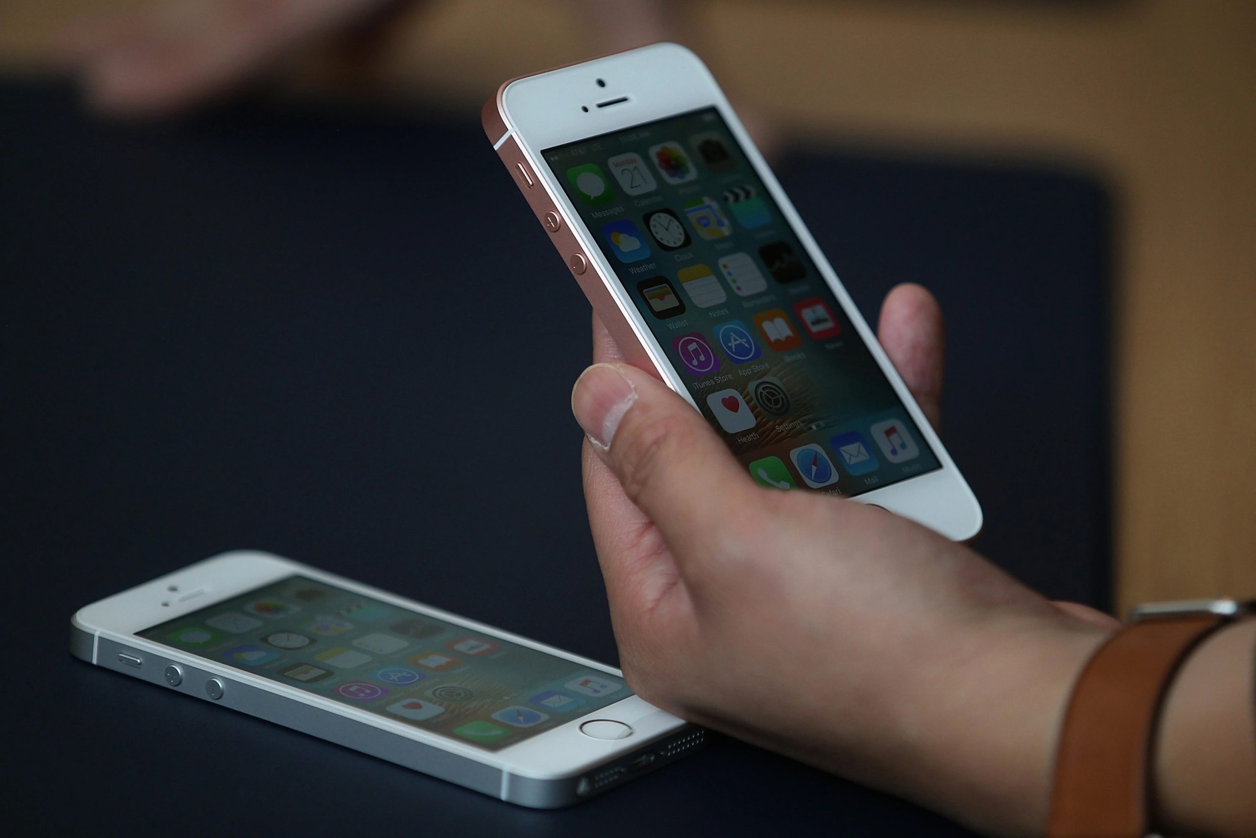 apple-dua-ra-canh-bao-voi-nguoi-su-dung-iphone-cu-1 (1)