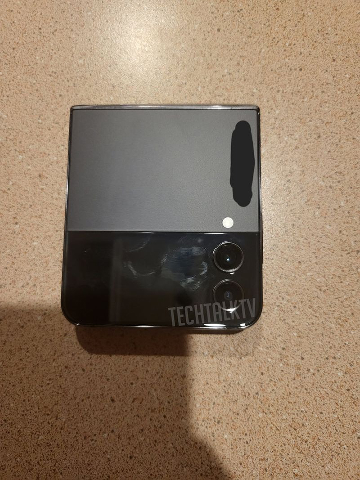 hinh-anh-thuc-te-cua-galaxy-z-flip-4-2