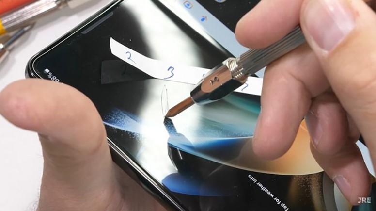 do-ben-Galaxy-Z-Fold4-2