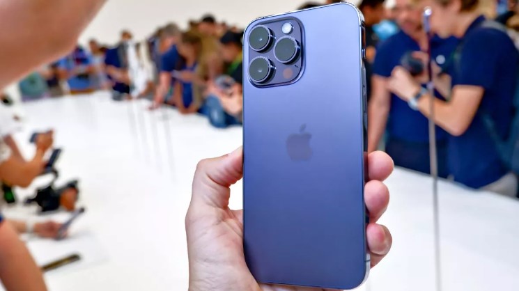 Tren-tay-iPhone-14-Pro-Deep-Purple-2