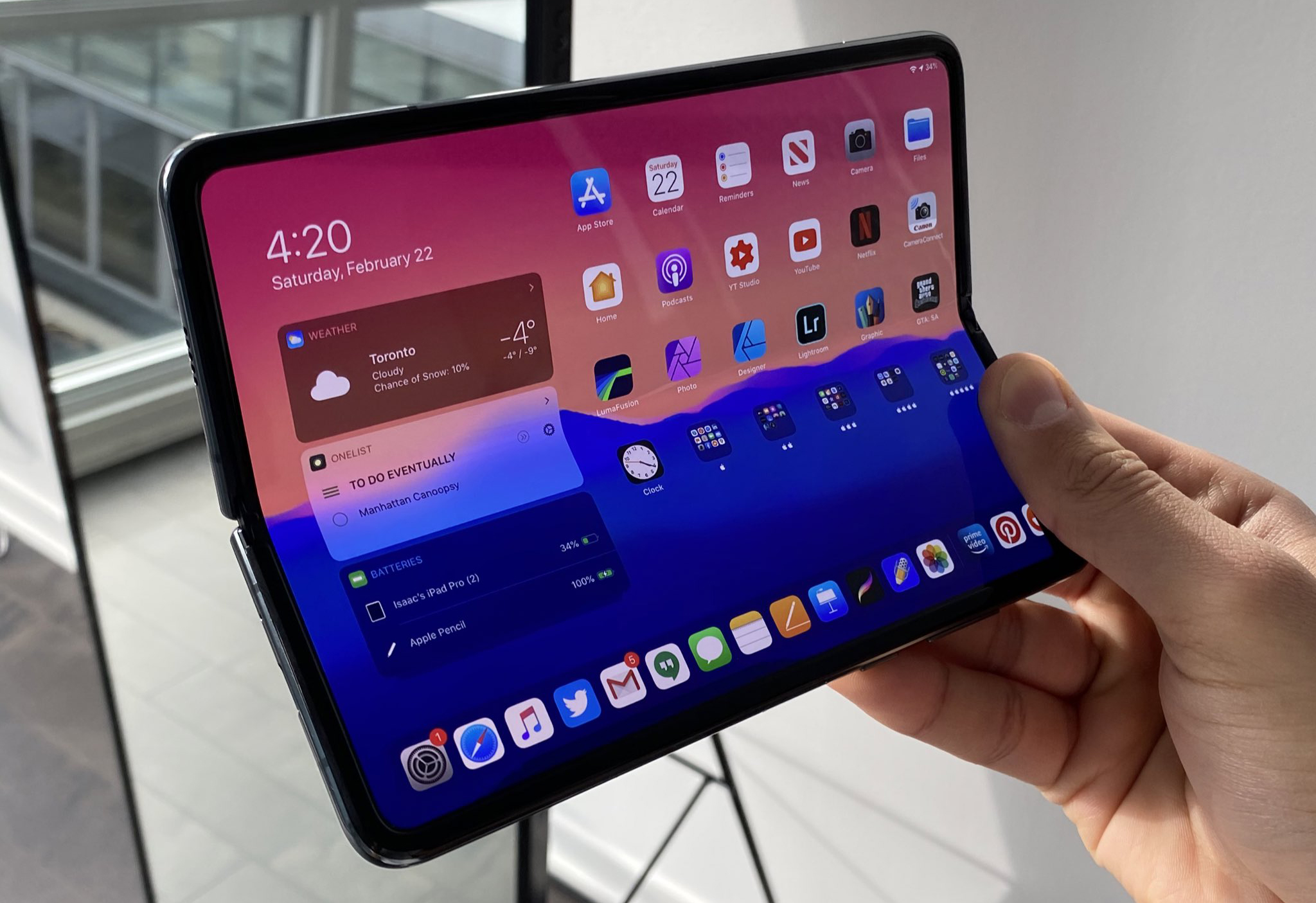 Apple ra mắt thiết bị gập