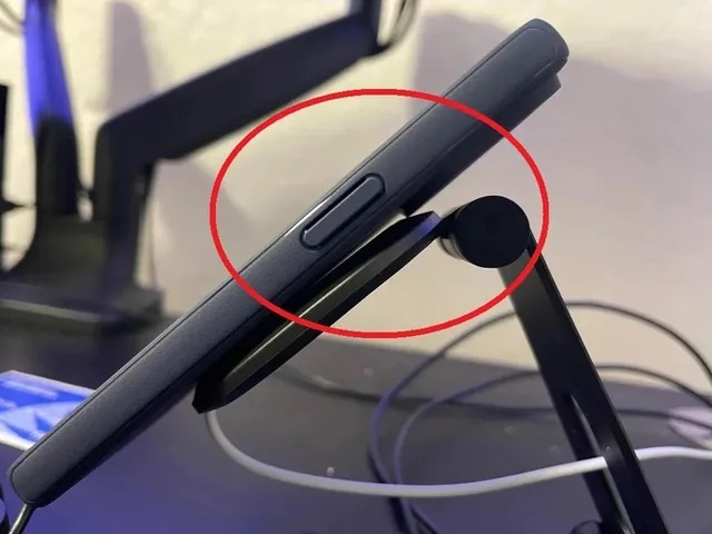 loi-thiet-ke-nay-tren-iphone-14-pro-khien-no-khong-the-sac-duoc-2