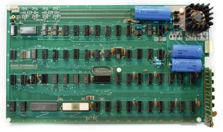 dau-gia-may-tinh-Apple-1-3