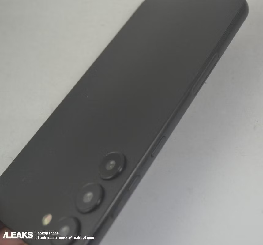 samsung-galaxy-s23-and-s23-plus-dummies-units-leaked-693