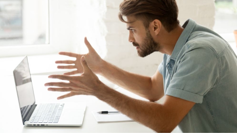 Thói quen gây hại cho laptop