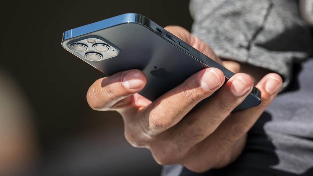 apple-dua-canh-bao-giu-dien-thoai-cach-nguc-toi-thieu-15cm-de-dam-bao-suc-khoe