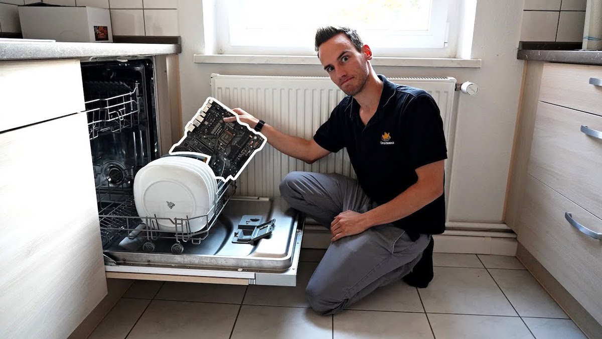 Dùng máy rửa chén rửa bo mạch được không?