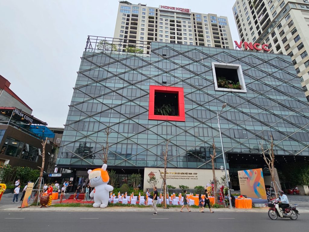 Xiaomi-khai-truong-trung-tam-bao-hanh-ha-noi-5