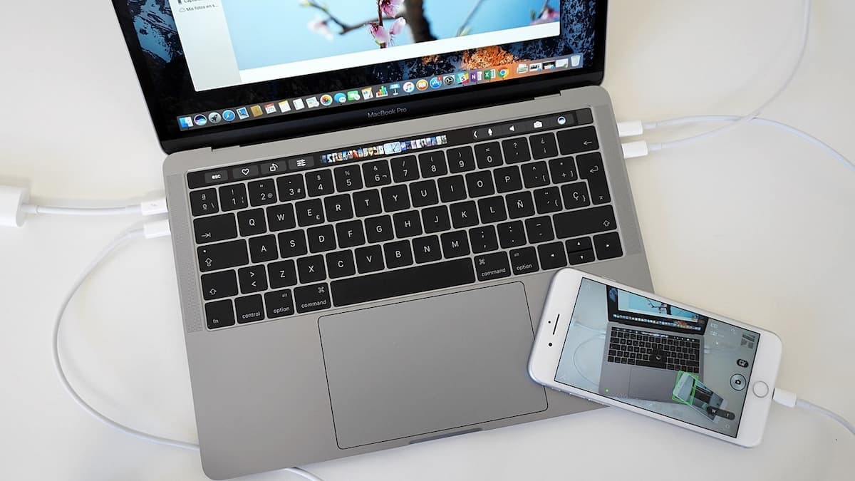 sac-iPhone-qua-Macbook-2