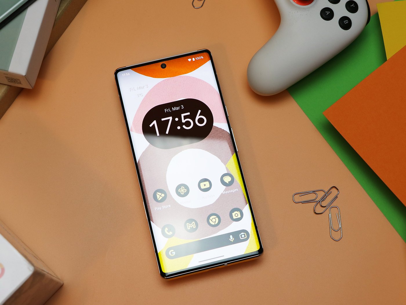 thiết bị chạy Android 13