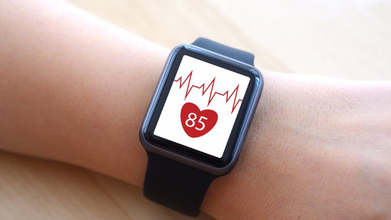 Đồng hồ thông minh theo dõi sức khỏe