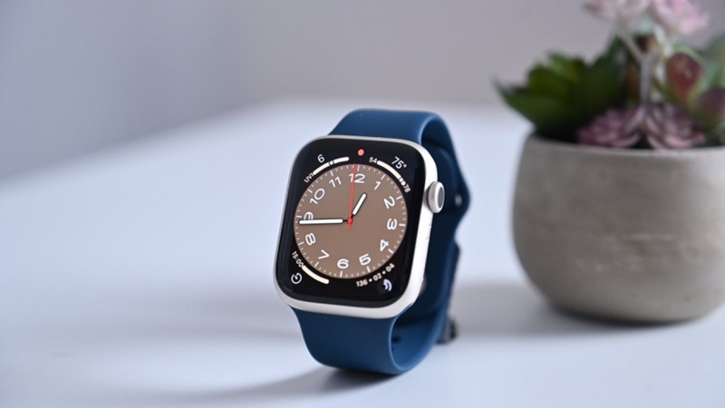 Apple Watch Series 8 có màn hình Retina tuyệt vời cùng bàn phím QWERTY