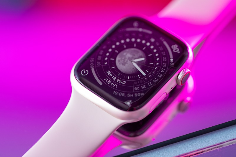 Apple Watch Series 8 có thiết kế được yêu thích qua nhiều thế hệ của Apple Watch