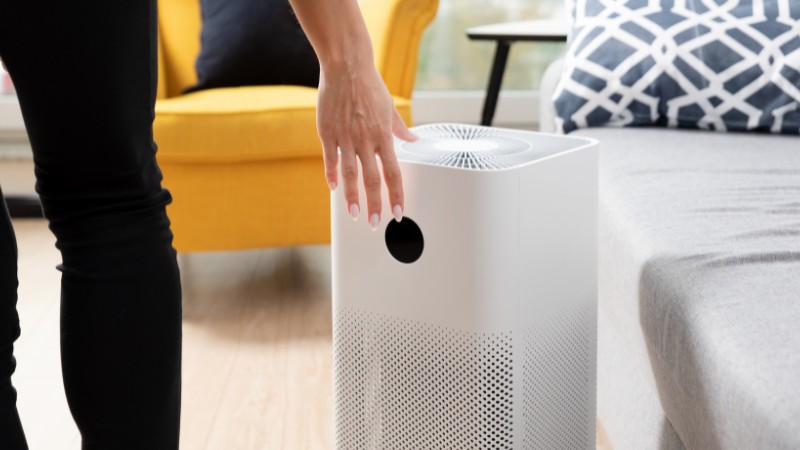 Máy lọc không khí còn giúp bảo vệ các thiết bị điện tử cùng nội thất trong nhà khỏi bụi bẩn và các chất ô nhiễm khác