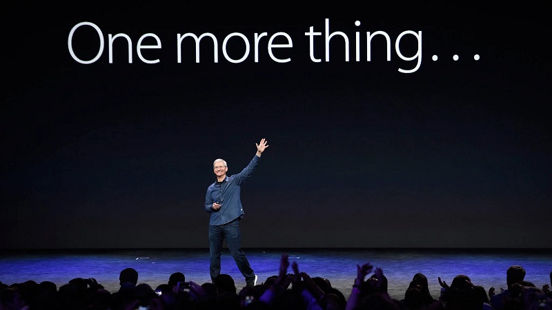 Chiếc đồng hồ Apple Watch đầu tiên được CEO Tim Cook giới thiệu vào tháng 9/2014