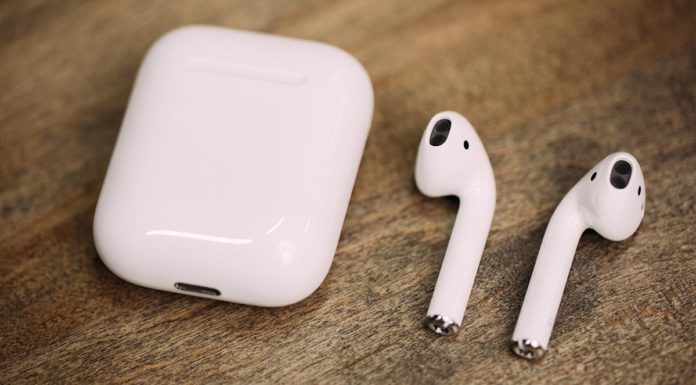 Apple tặng kèm tai nghe AirPods cho khách mua iPhone 8