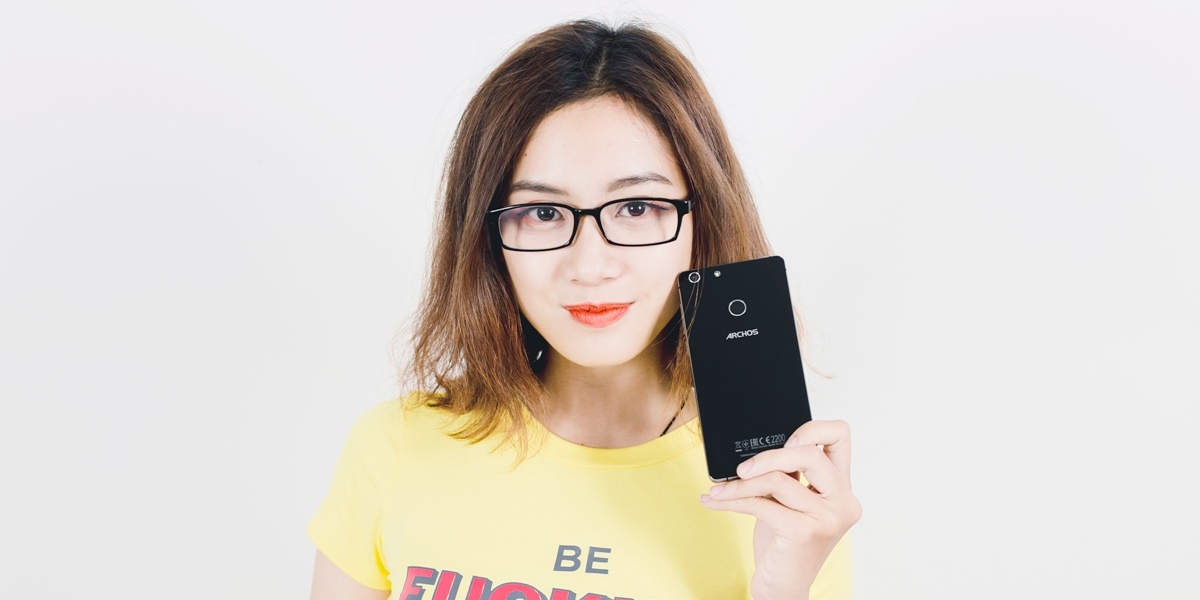 Archos-55-diamond-selfie-1