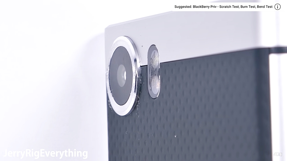 blackberry-keyone-de-hong-man-hinh-4