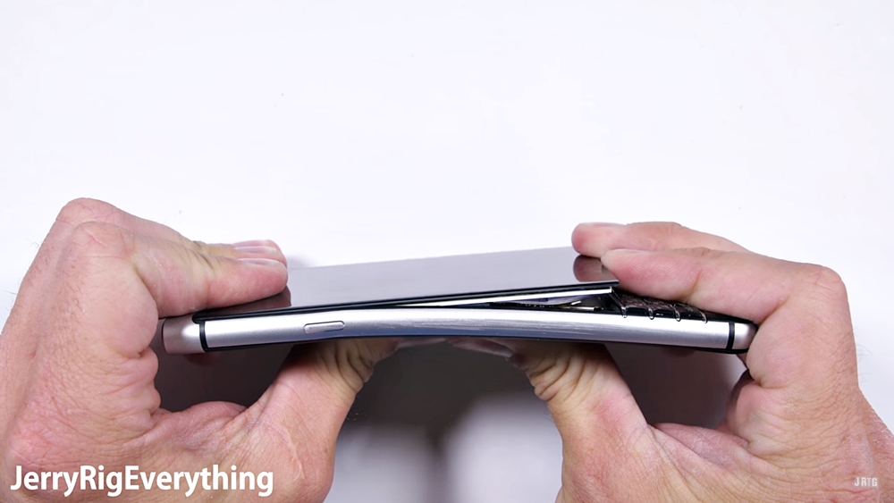 blackberry-keyone-de-hong-man-hinh-6