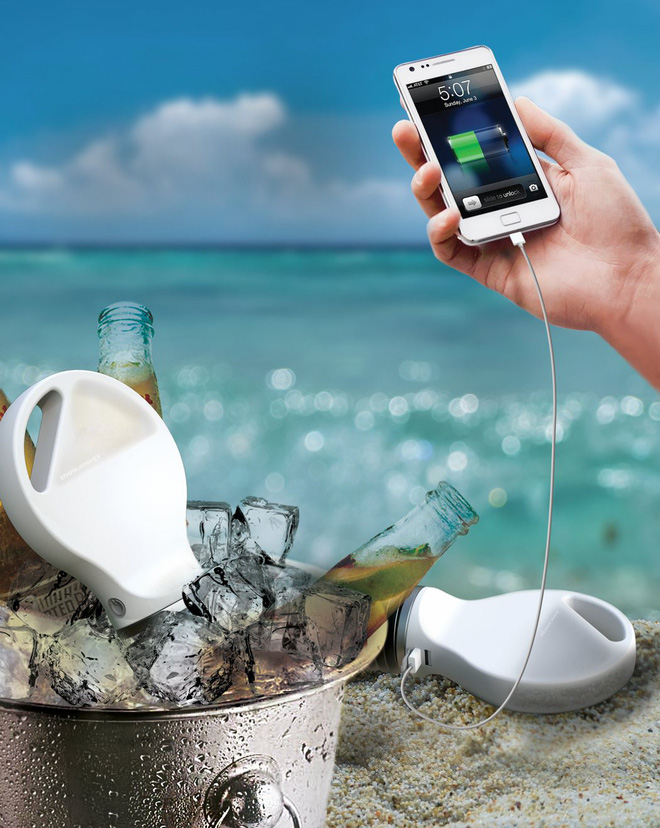 sac-dien-thoai-chay-bang-da-va-nuoc-soi-1