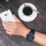 Samsung sắp ra mắt ốp lưng điện thoại có thể sạc không dây cho đồng hồ Gear