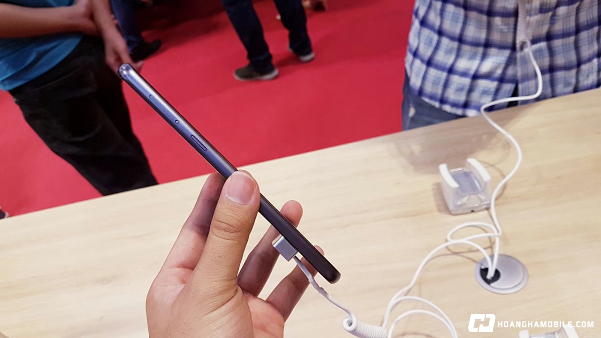 tren-tay-bphone-2017-WhatsApp Image 2017-08-08 at 11.47.11 AM