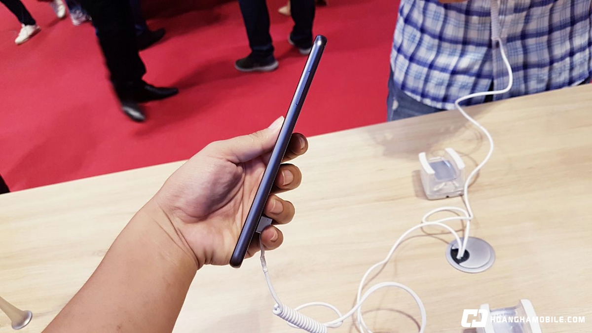 tren-tay-bphone-2017-WhatsApp Image 2017-08-08 at 11.47.12 AM