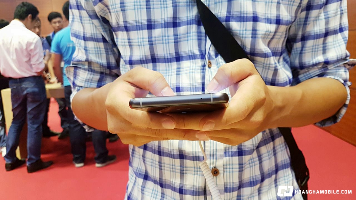 tren-tay-bphone-2017-WhatsApp Image 2017-08-08 at 11.48.18 AM