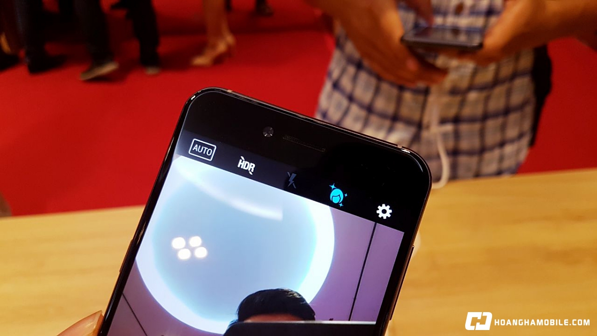 tren-tay-bphone-2017-WhatsApp Image 2017-08-08 at 11.53.35 AM