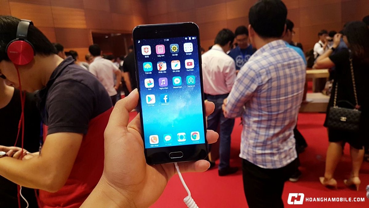 tren-tay-bphone-2017-WhatsApp Image 2017-08-08 at 11.54.11 AM