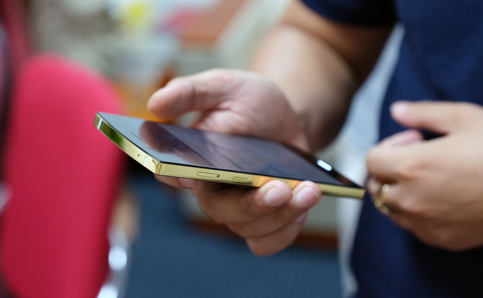 trên tay bphone 2017 gold