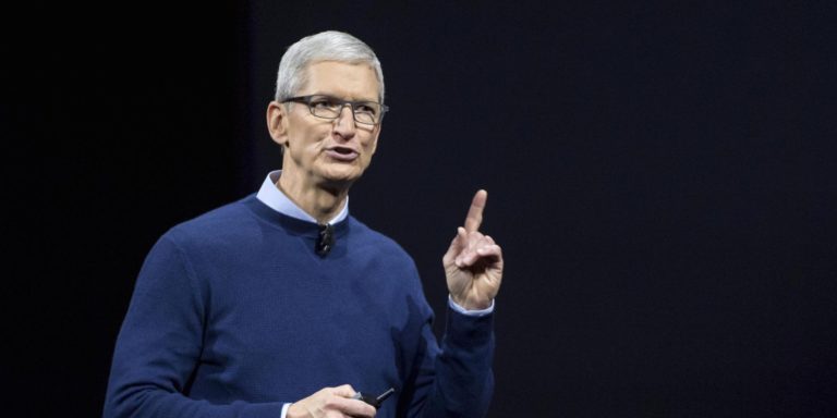 iphone chỉ cho người giàu tim cook2