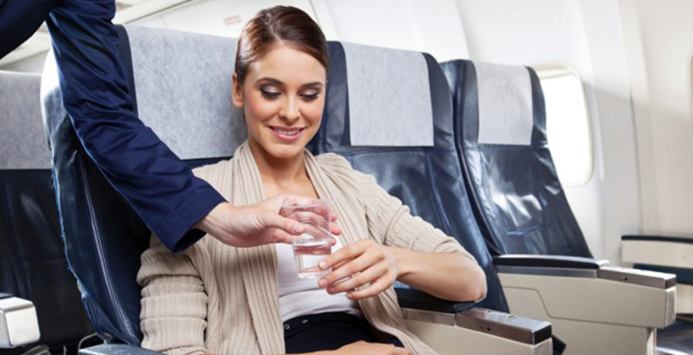 nước uống trên máy bay