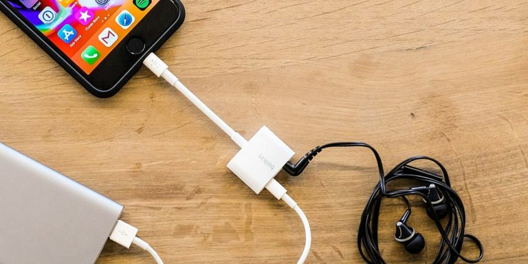 phụ kiện iPhone 8 bộ chia lightning và jack tai nghe 2