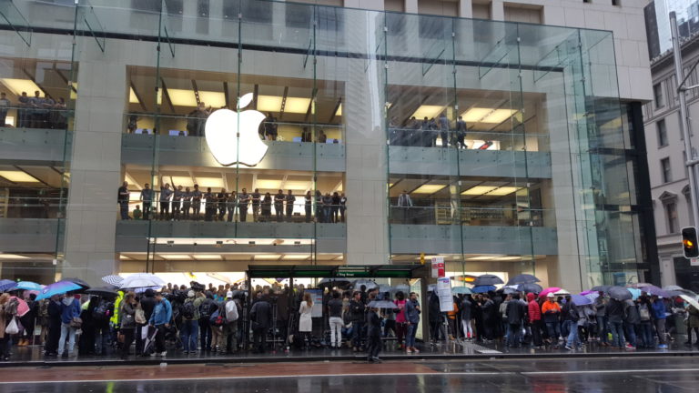 xếp hàng mua iPhone X 2