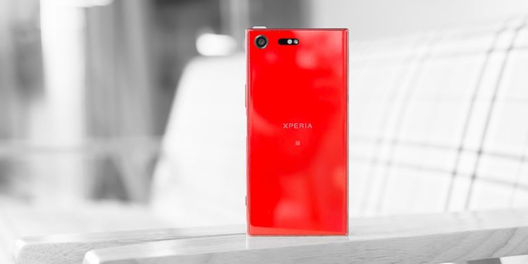 đặt hàng Xperia XZ Premium đỏ Rosso 4