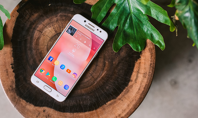 giảm giá Galaxy J7+