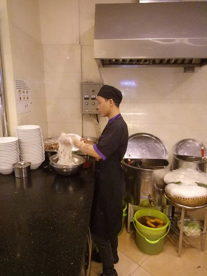 nhân viên chan bún lương 7 triệu một tháng 1