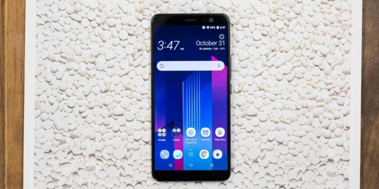 ra mắt HTC U11+ mặt lưng trong suốt 1