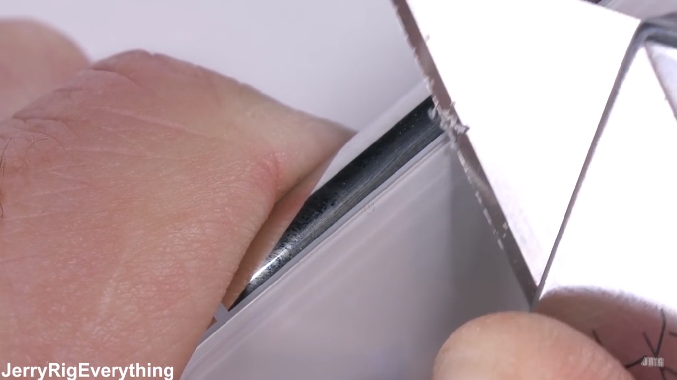 thử nghiệm độ bền iPhone X Jerry Rig Everything 4