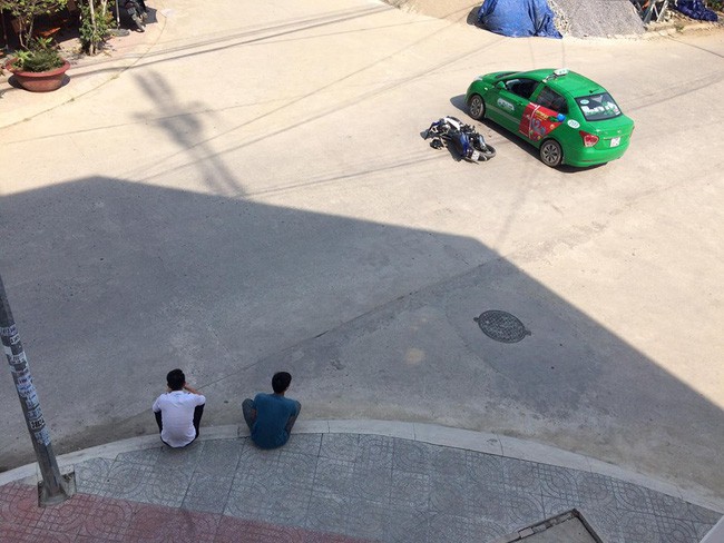 xe máy đâm ô tô 2