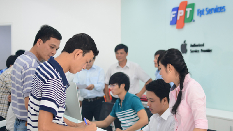 thay pin iPhone chính hãng