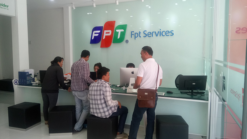 thay pin iPhone chính hãng