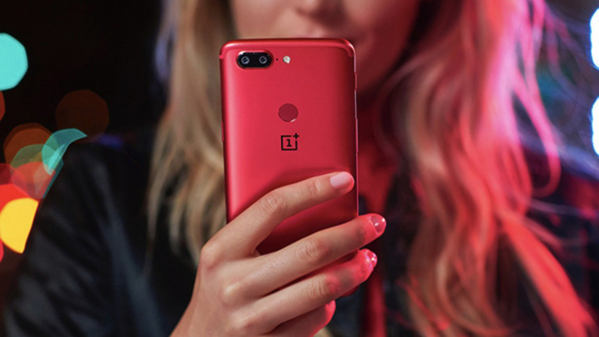OnePlus-5T-Lava-Red-In-Hand_0