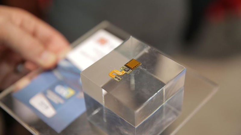 cam_bien_van_tay_duoi_man_hinh_vivo_ces_2018_3_bmaz