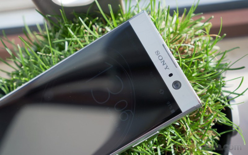 trên tay Xperia XA2