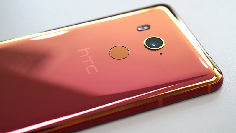 htc-u11-eyes-back-close-up-1