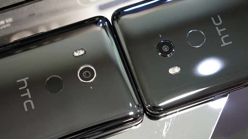 htc-u11-eyes-vs-u11-plus-close-up-1
